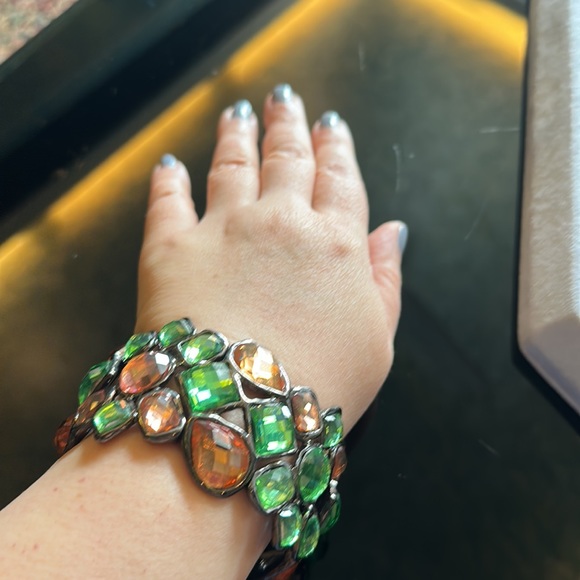 NWOT Gorgeous Parrot green long bead necklaces (4) accompanied with bracelet - Picture 7 of 12